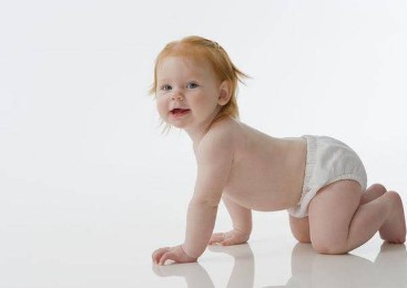 Why Does the Baby Wear Close Fitting Diapers and Still Leak Urine?