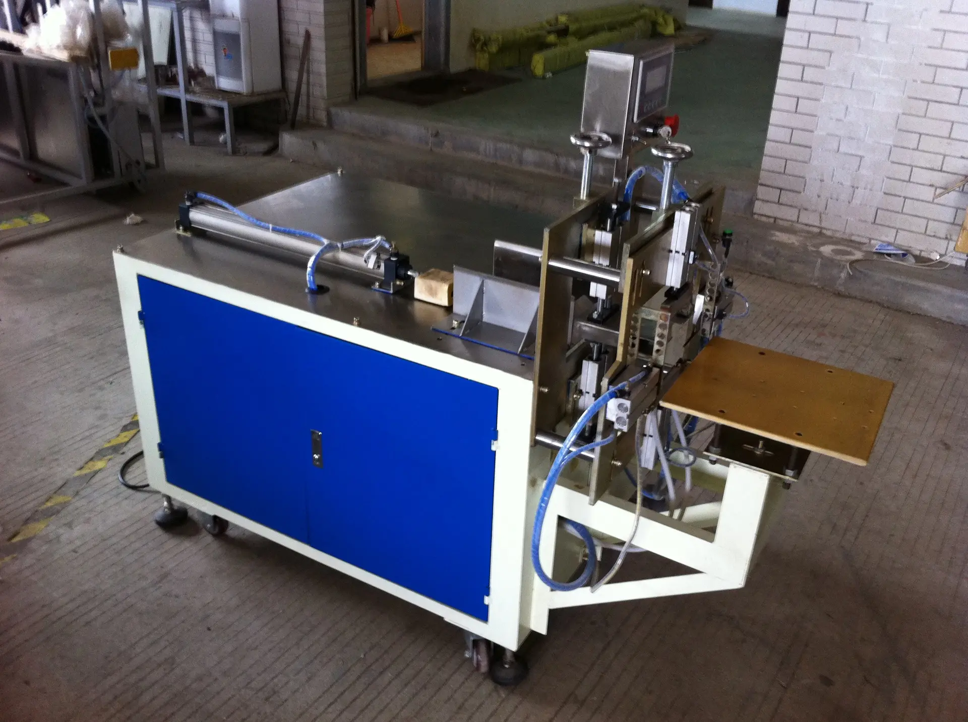 Semi-automatic sanitary napkin machinery